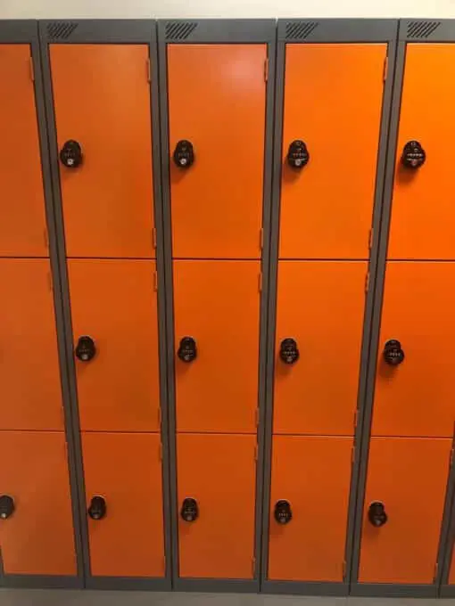 lOCKERS WITH COMBINATION LOCKS