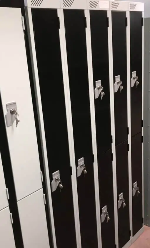 Snooker cue lockers