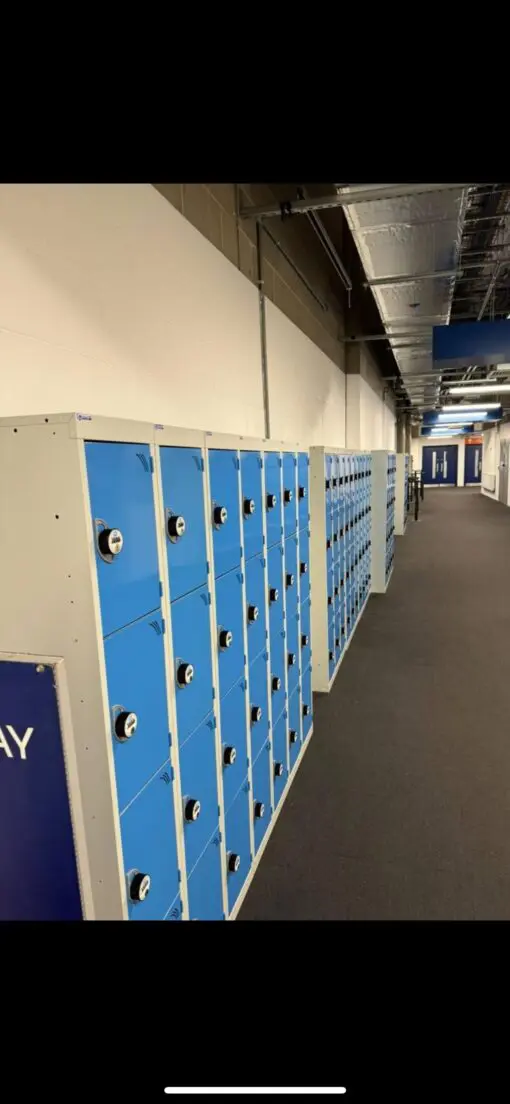 Fast delivery lockers with combination locks